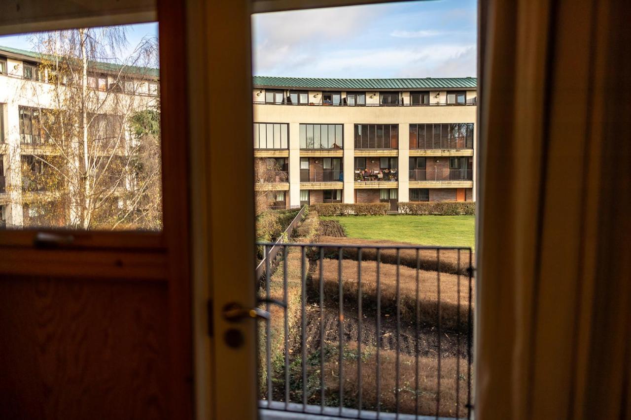Huntley House Villa Milton Keynes Eksteriør bilde
